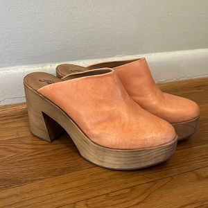 Free People clogs. Color is orange coral. Size 8.5. Great for all seasons